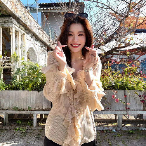 温柔风荷叶边喇叭袖打底衫女
