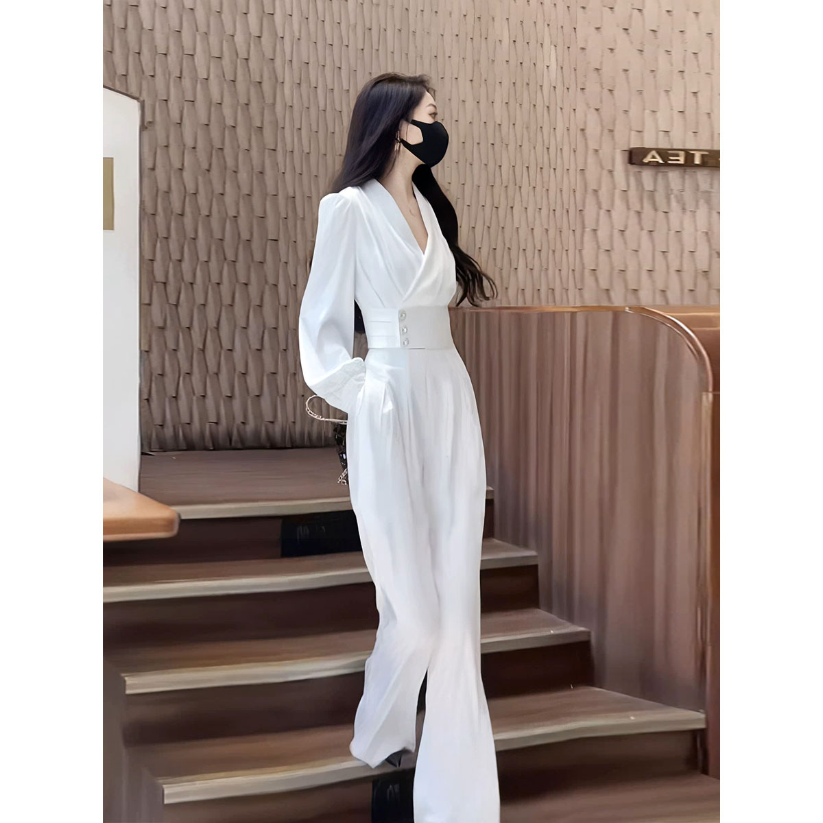 女早秋季白色衬衫两件套装