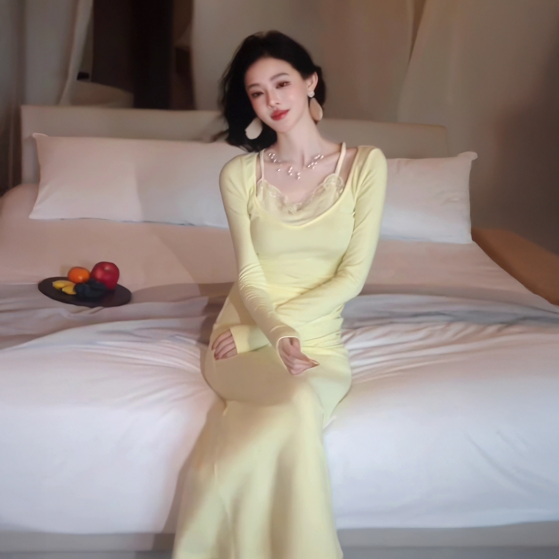 2026春季【小杏芙】卡戴珊U型领连衣裙女春蕾丝花边抹胸收腰长裙