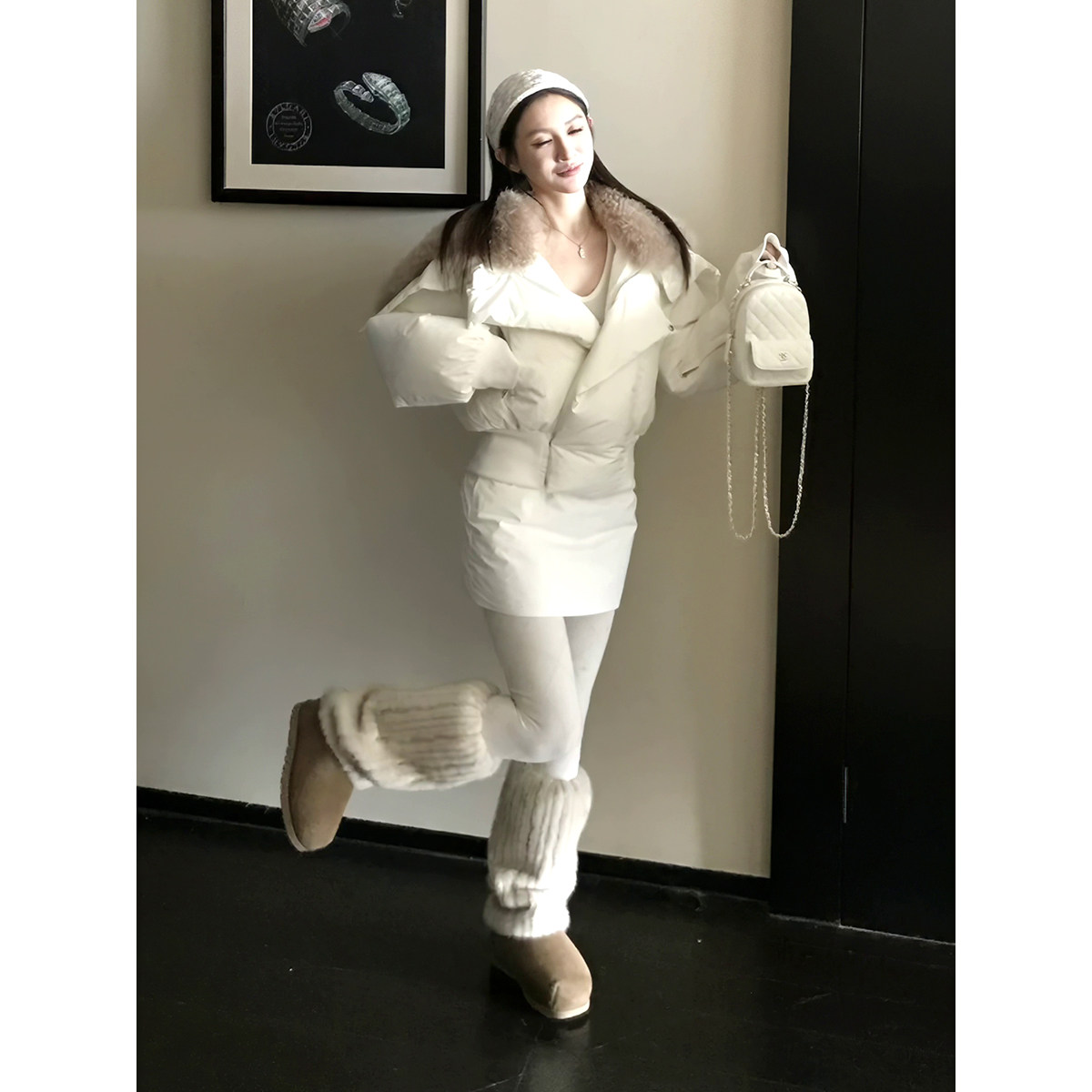 2026冬季山羊绒毛领连帽短款羽绒棉服保暖罗纹收腰外套女