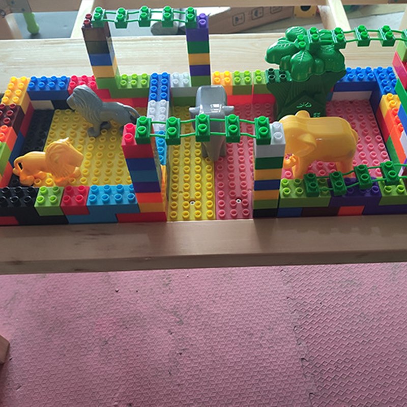 幼儿园儿童多功能积木桌 大小颗粒兼容乐高桌 幼儿实木游戏课桌椅