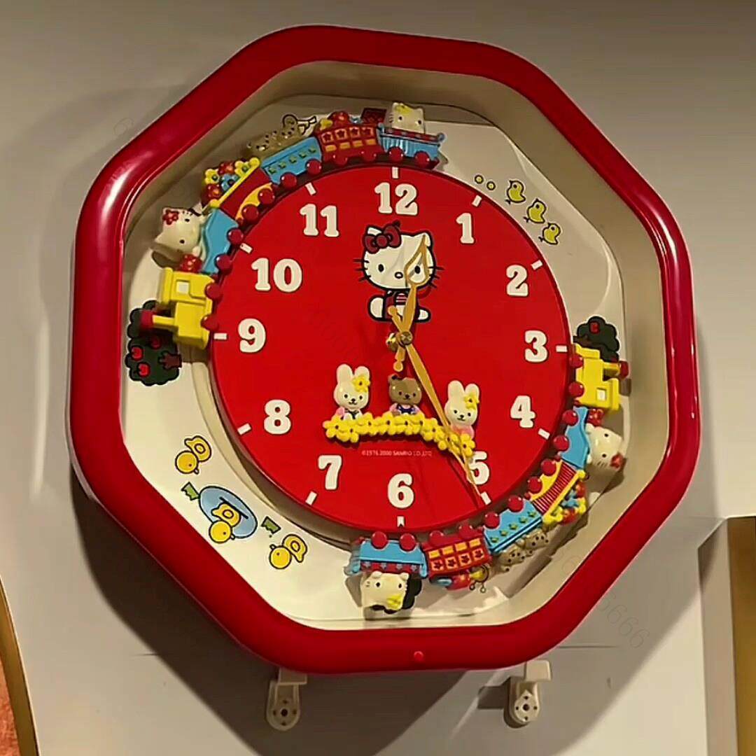 HelloKitty钟表小火车时钟挂墙创意玩具卡通kt猫旋转挂钟可爱客厅