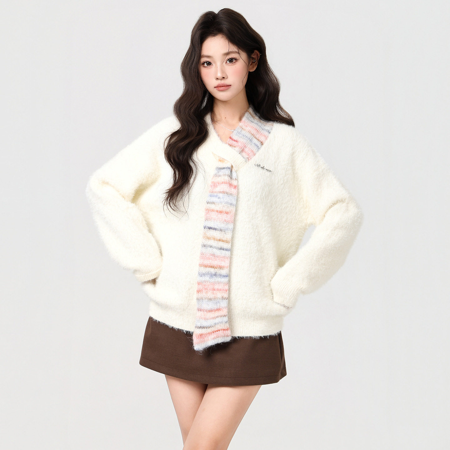 米白色设计感围脖拼接套头毛衣女2026秋冬新款V领加厚可外穿上衣