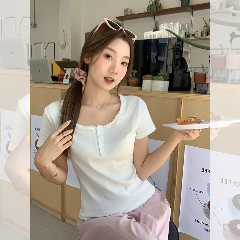 纯欲蕾丝低圆领短袖t恤女2026夏季新款露锁骨纽扣修身打底衫上衣