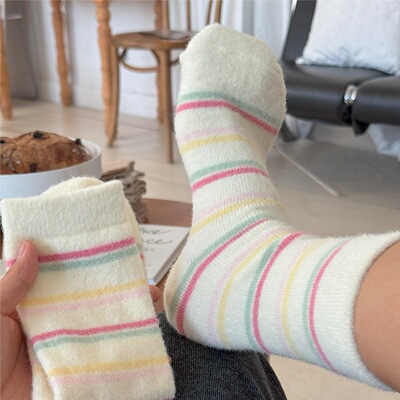 小赵家冬季新款加绒加厚保暖中筒袜可爱毛绒睡觉穿的粉色堆堆袜