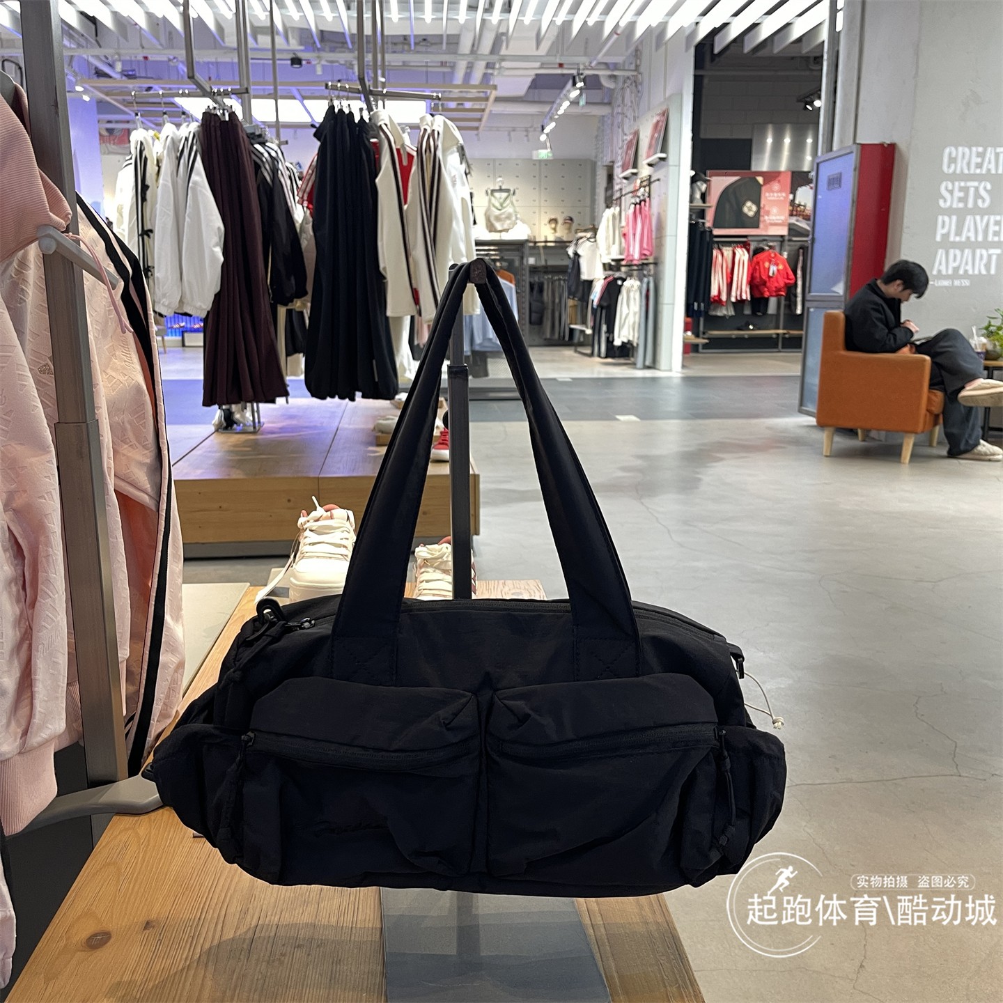 阿迪达斯女子旅行收纳单肩挎包