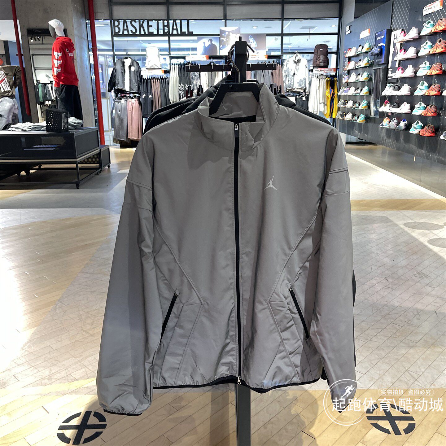 Nike耐克Jordan男子外套2026春季新款立领梭织反光运动夹克IF1878
