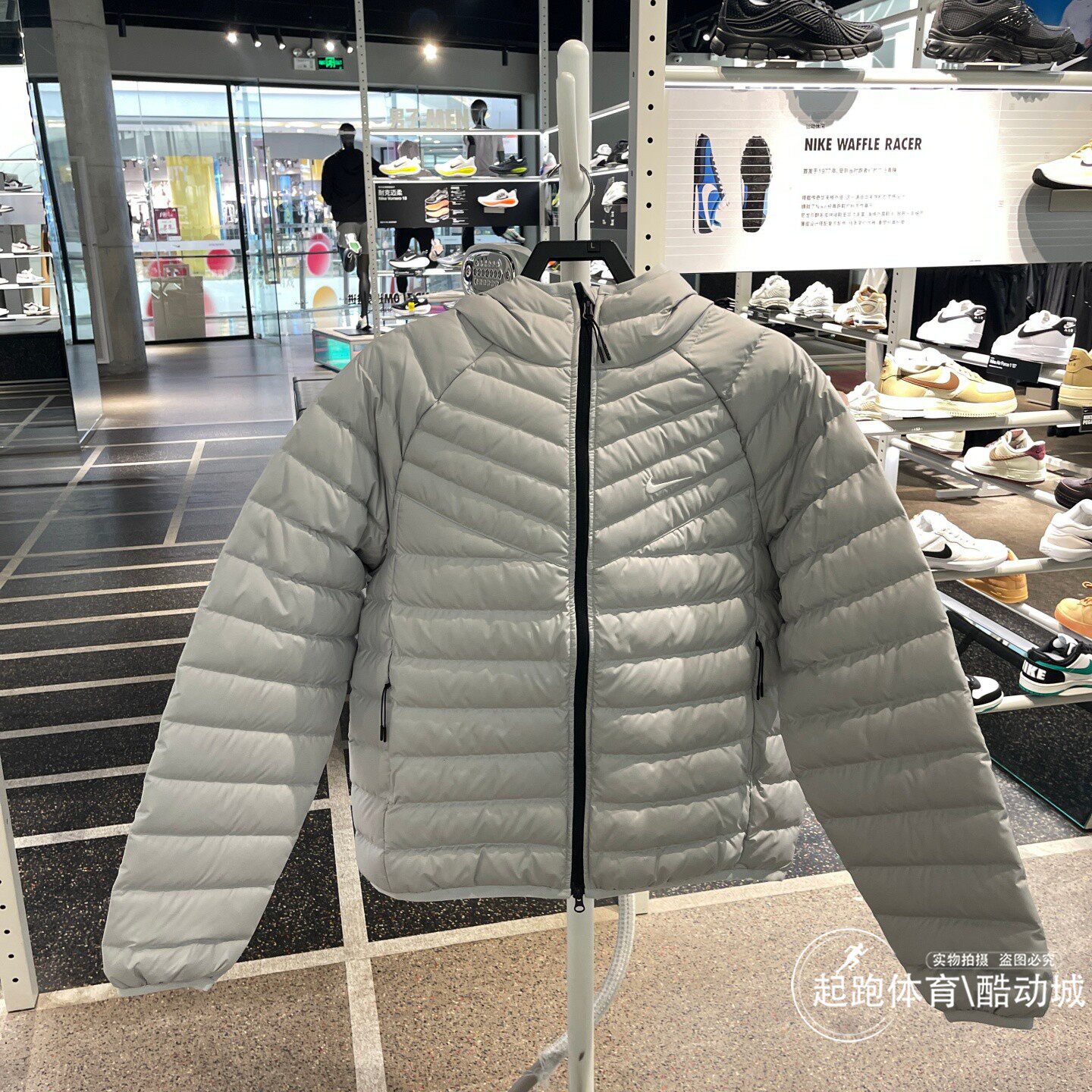 耐克男轻便防风保暖连帽羽绒服