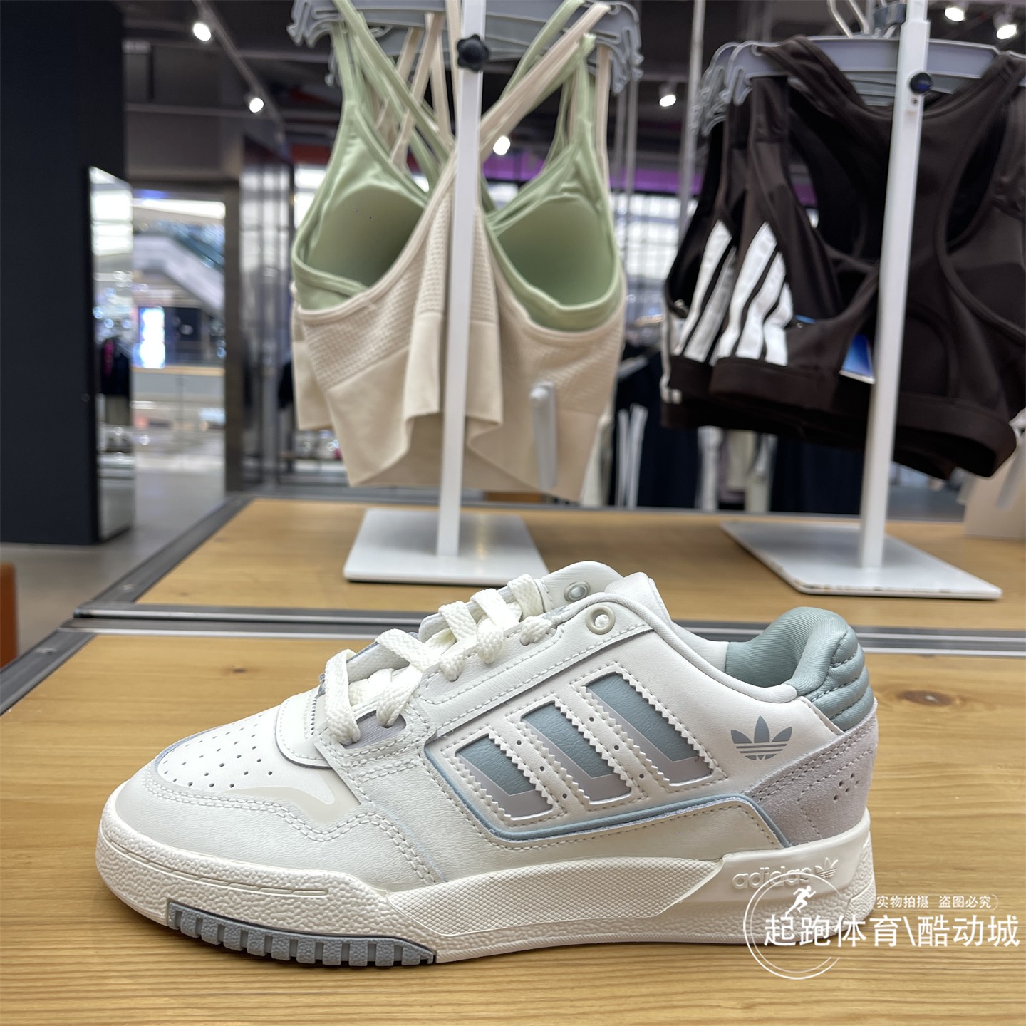 阿迪三叶草女篮球风休闲板鞋