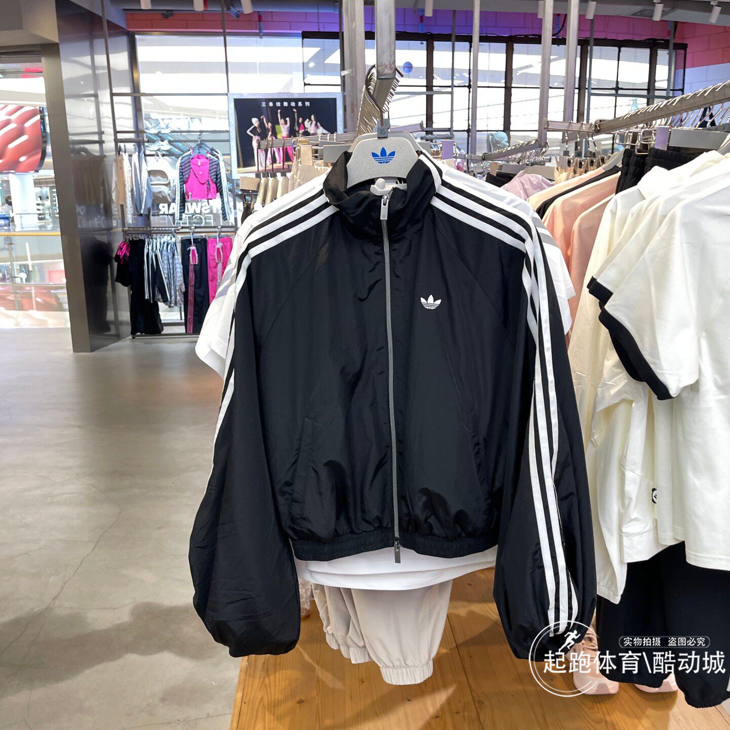 阿迪达斯三叶草女2026春立领梭织宽松运动夹克外套KY5045 KY5046 - 实物图