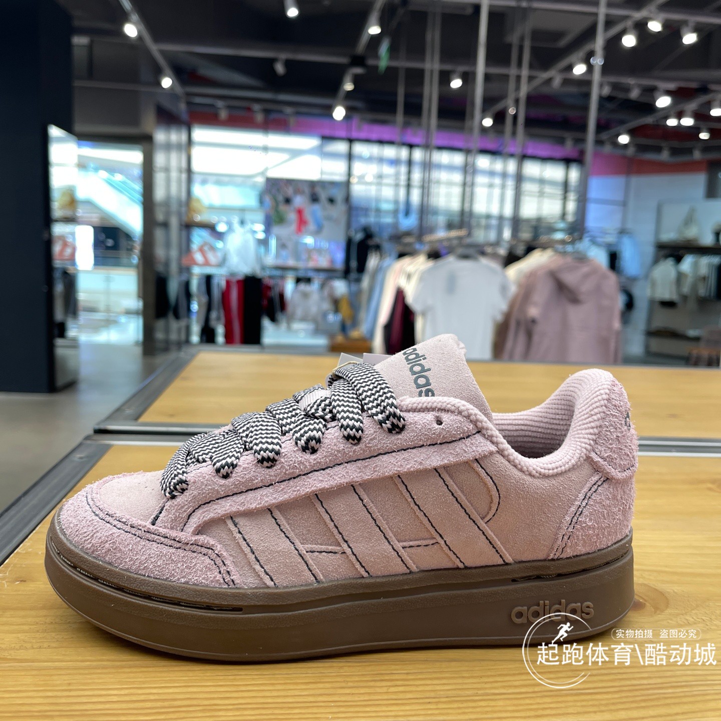 阿迪达斯女复古面包鞋板鞋