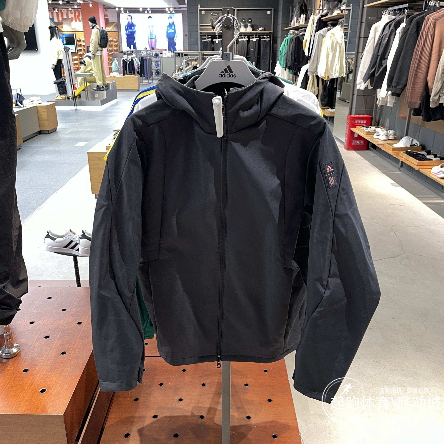阿迪达斯男连帽梭织休闲夹克外套