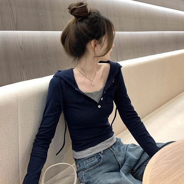 大码设计感纽扣连帽长袖t恤女2026夏秋季修身显瘦假两件小众上衣