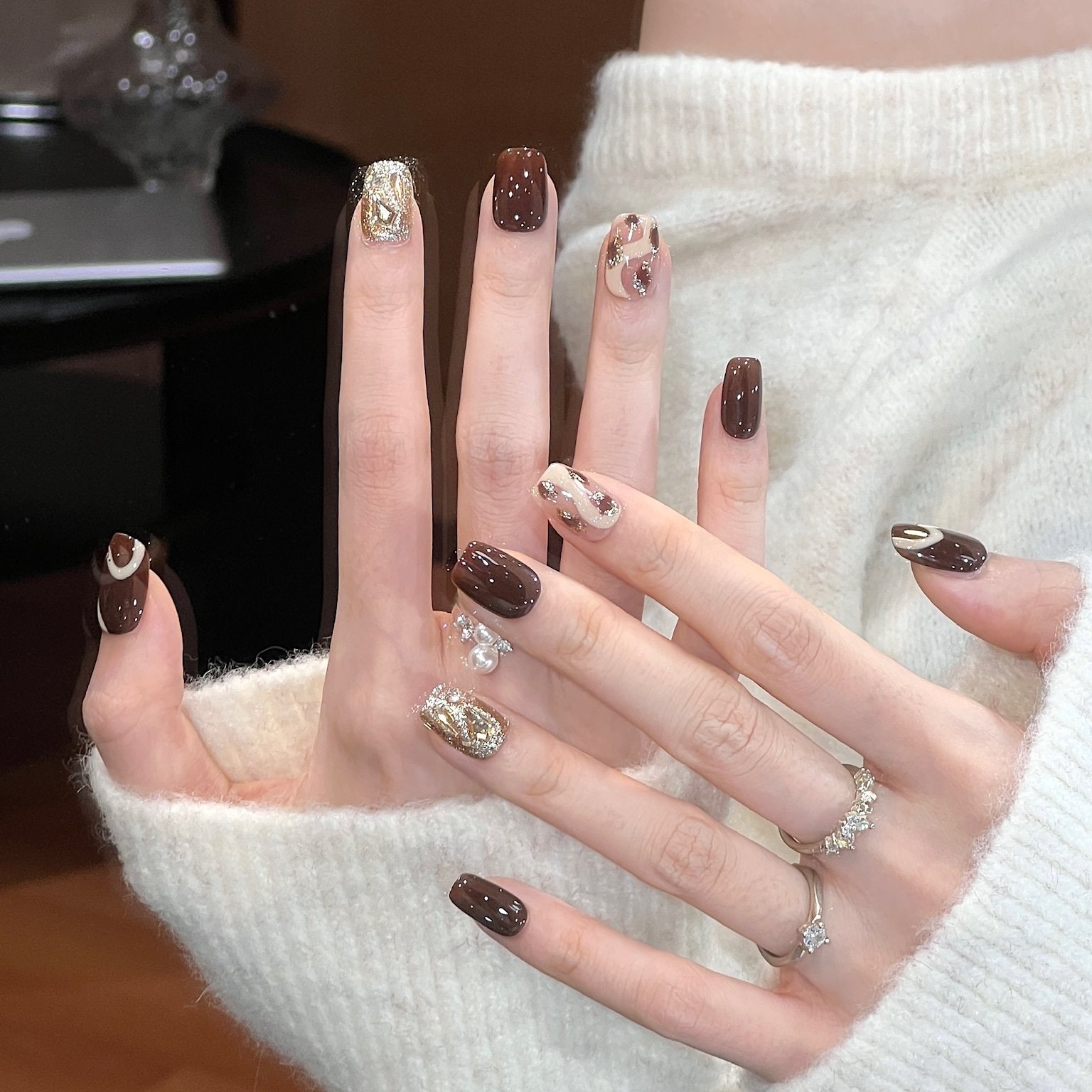 DLZ丝绒拿铁手工定制穿戴甲短款秋冬碎钻指甲贴片高级显白美甲,彩妆/香水/美妆工具,穿戴甲/甲片,淘宝优惠券,粉丝福利购,淘宝优惠卷