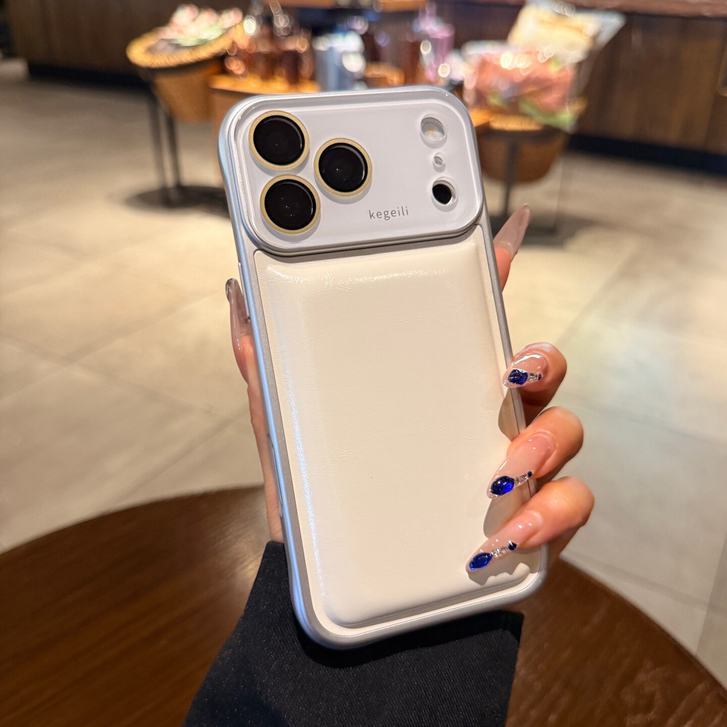 高级感白色油蜡皮质适用苹果17promax手机壳iphone16pro新款鼓包气垫14PM大视窗镜头全包15情侣13保护套男女