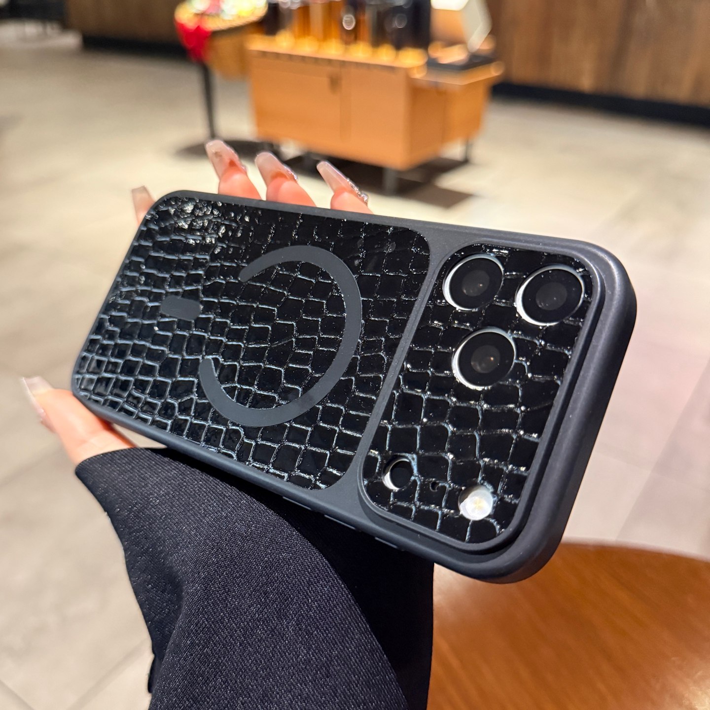 高级感浮雕鳄鱼皮纹适用苹果17promax手机壳Magsafe磁吸iphone16pro新款黑色15秒变大视窗镜头13男女14保护套
