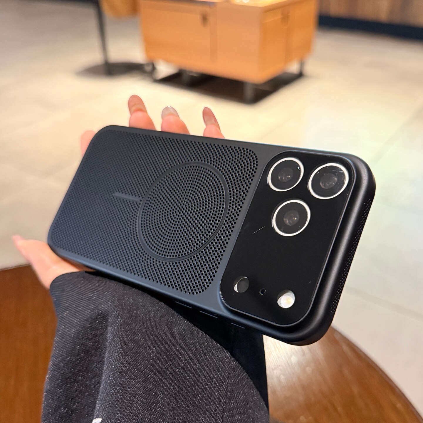 散热透气蜂窝孔适用苹果17磁吸手机壳iphone16promax新款14秒变17大视窗15pro高级感黑色13夏天12保护套独特
