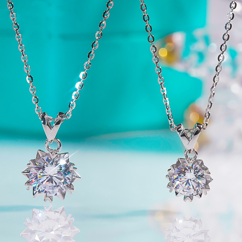 PT950铂金镶嵌美国进口莫桑石2克拉雪花款吊坠项链少女兔子锁骨链