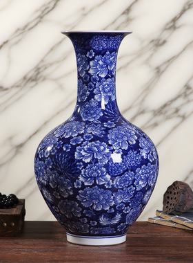 景德镇手绘混水蓝底牡丹赏瓶