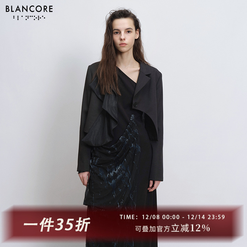 不规则门襟拼纱设计，具有层次感，前后两穿