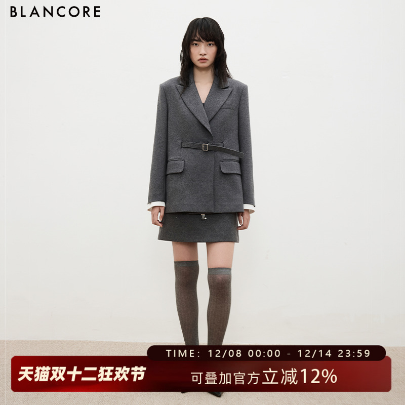 羊毛粗紡面料，面料挺阔