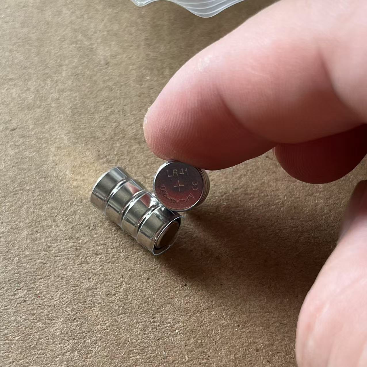 4粒连组LR41迷你工具多功能钳电筒纽扣电池AG3耳穴探测器电子电池