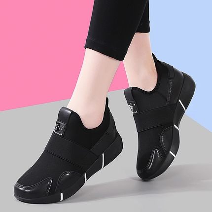 软底妈妈鞋女春秋休闲运动鞋防滑上班不累脚一脚蹬工作老北京布鞋