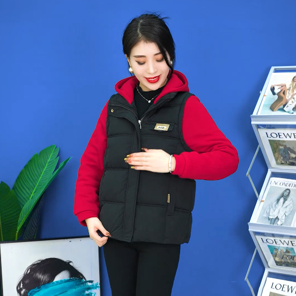 蓝菲轻奢服饰冬装2023冬季新款斜口袋气质短款假两件外套棉衣001