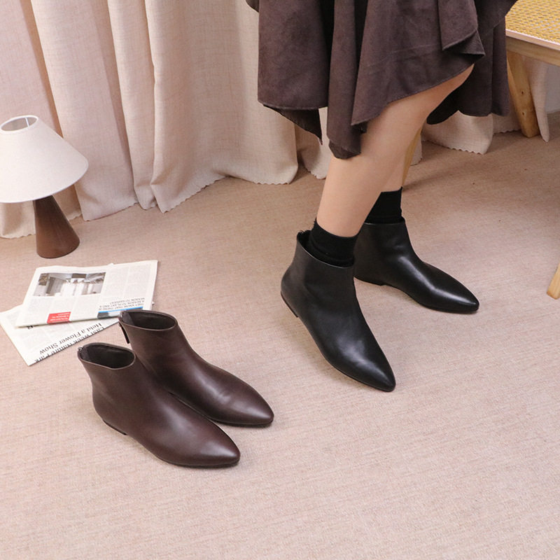 时尚尖头法式短靴女2025新款秋冬平底时装靴真皮通勤加绒瘦瘦靴