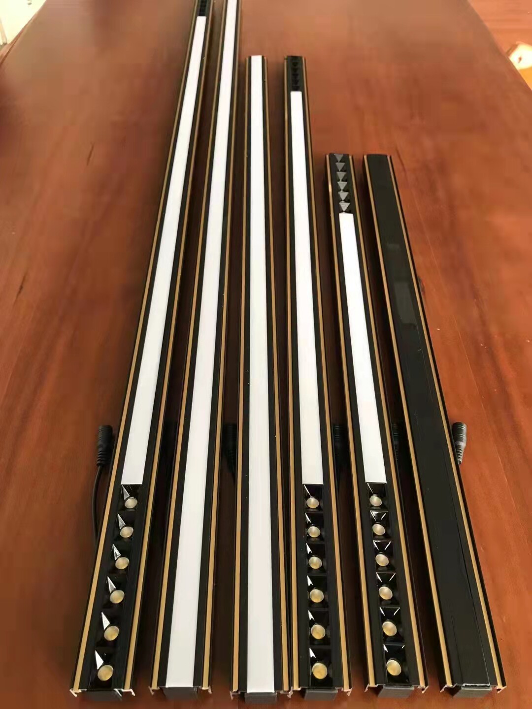 铝峰窝格栅灯无主灯线灯泛光灯聚光灯35/18/45嵌入式日光灯装饰条