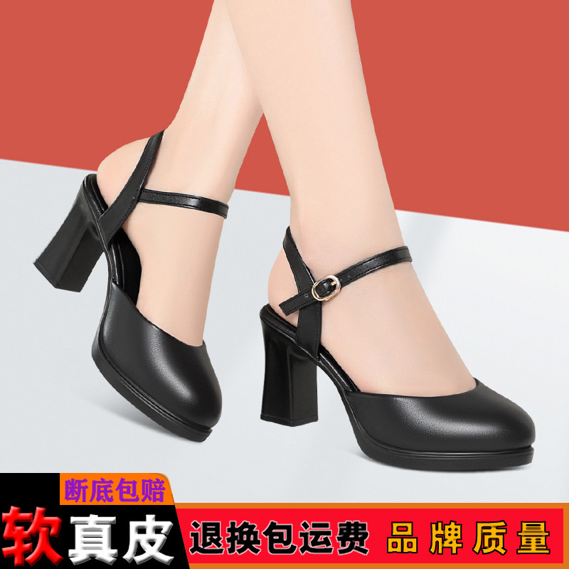 高级外出轻便女士皮鞋夏季包头时尚一字扣带凉鞋中老年百搭高跟鞋