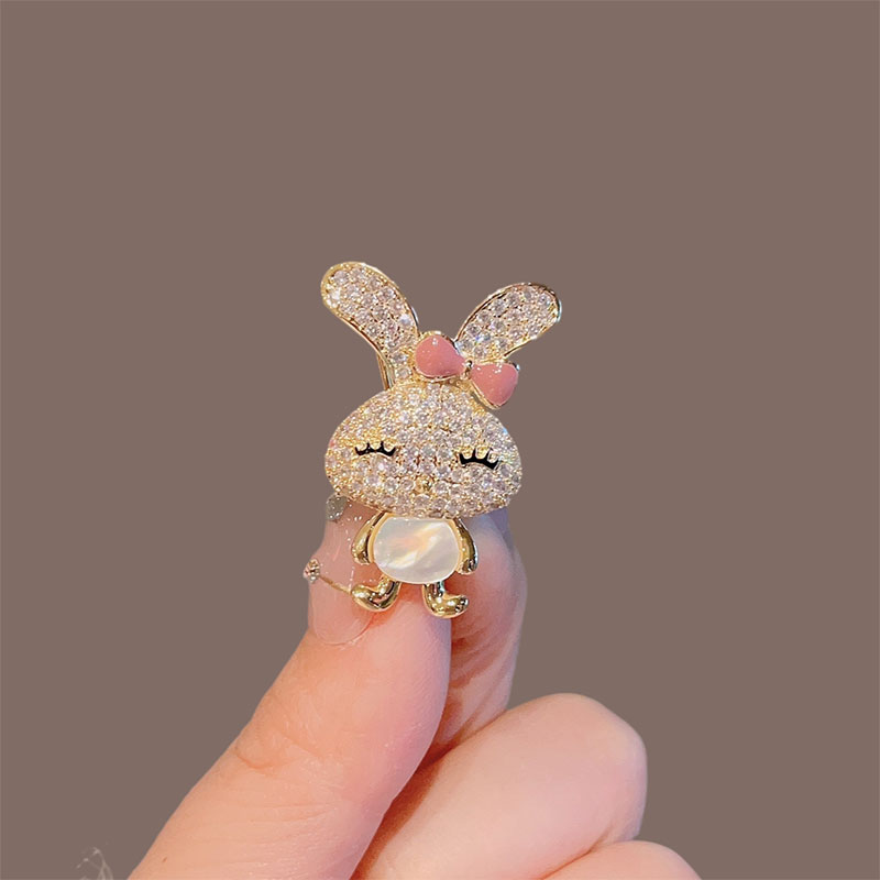 可爱粉色蝴蝶结小兔子胸针防走光