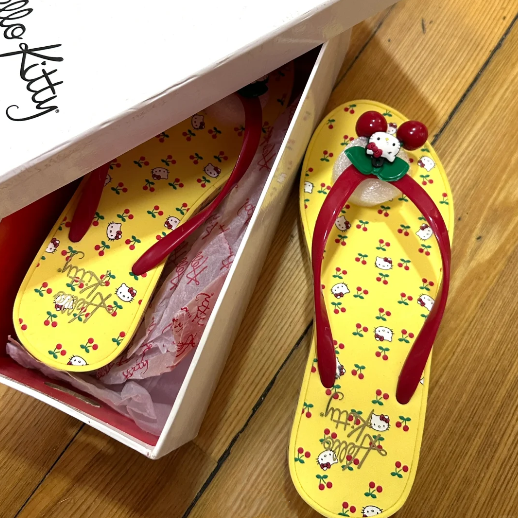 中古HelloKitty樱桃人字拖凉拖鞋夏季沙滩鞋女生休闲时尚百搭显白