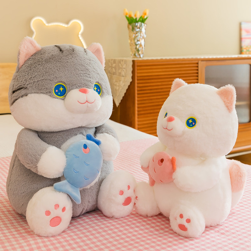 超萌抱着鱼的小花猫毛绒玩具玩偶猫咪布娃娃安抚儿童抱枕生日礼物