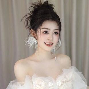 新款白色羽毛银针耳钉耳环女轻奢新娘蝴蝶流苏不对称婚纱礼服耳饰
