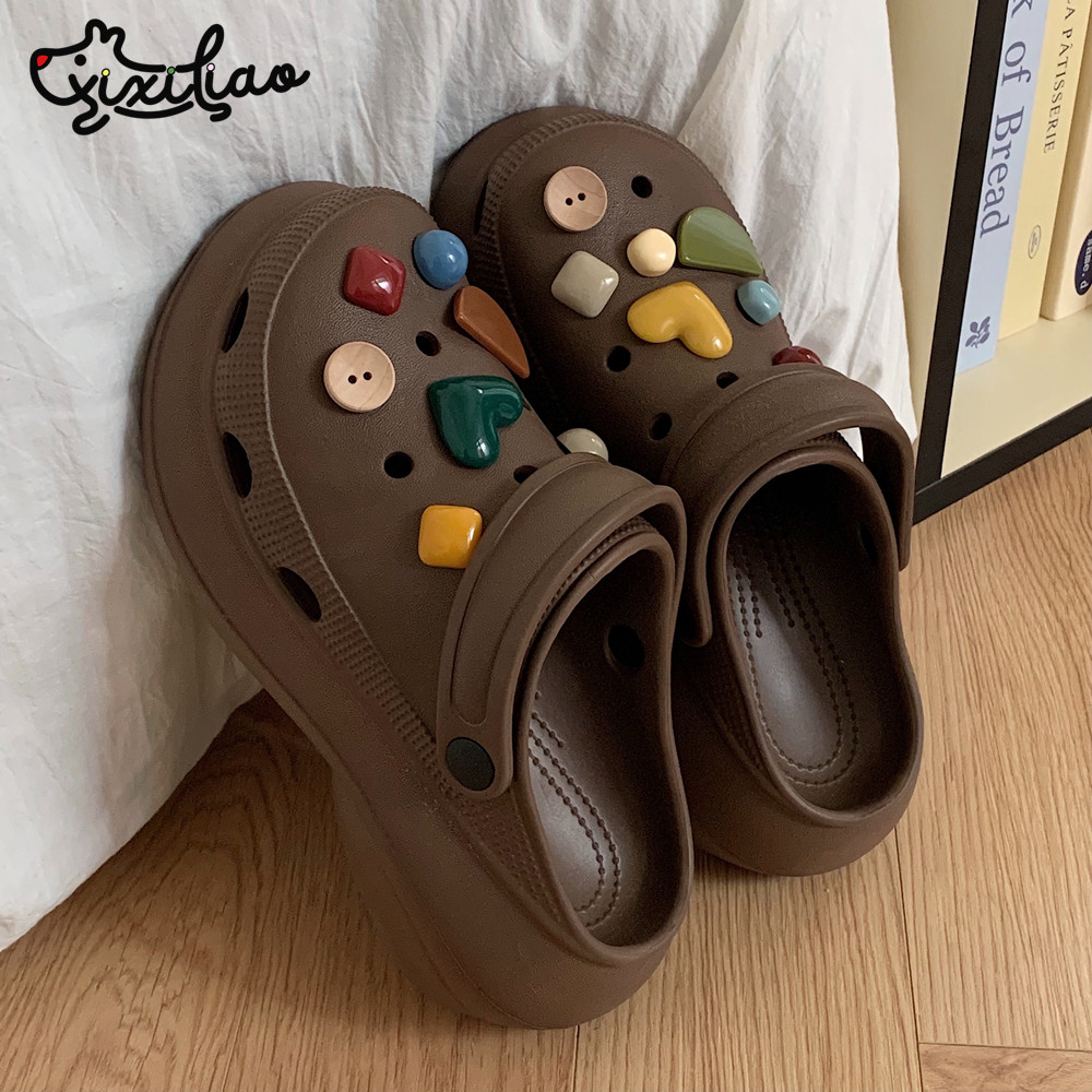 细细条复古百搭爱心纽扣厚底洞洞鞋拿铁色户外防滑EVA沙滩鞋女夏