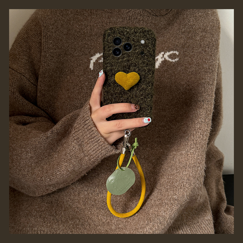 ins风橄榄绿爱心适用苹果17promax手机壳华为pura80荣耀400pro小米17立体vivos30毛绒opporeno14秋冬x300立体