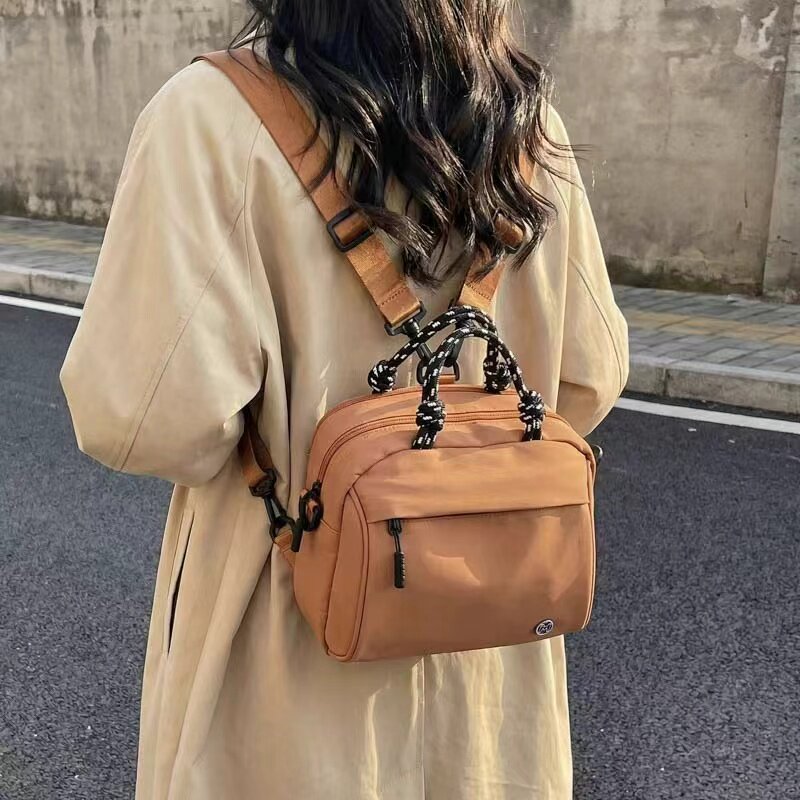 多功能休闲简约女包轻便多层拉链手提单肩斜挎包百搭通勤小双肩包