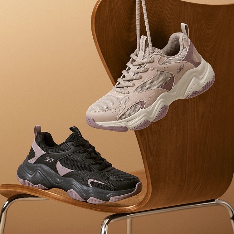 合成革与织物鞋面，透气舒适