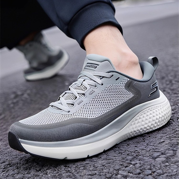 斯凯奇无忧跑鞋震跑步鞋体训运动