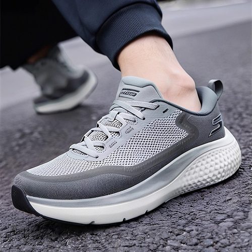 斯凯奇无忧跑鞋震跑步鞋体训运动