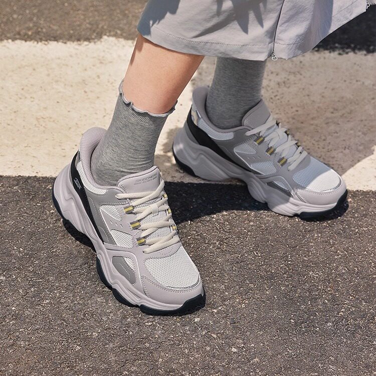 透气舒适鞋垫，提供舒适体验