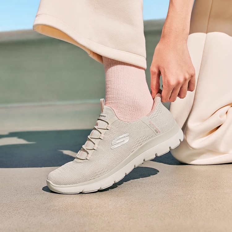 斯凯奇2025夏季新品女款运动鞋针织鞋面高回弹轻量舒适闪穿科技