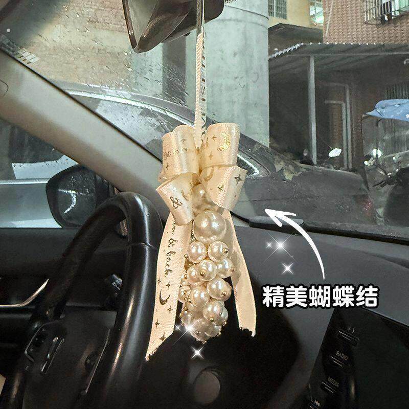 2026新款高档珍珠车载汽车香薰挂件后照镜吊坠女生车内装饰礼物摆