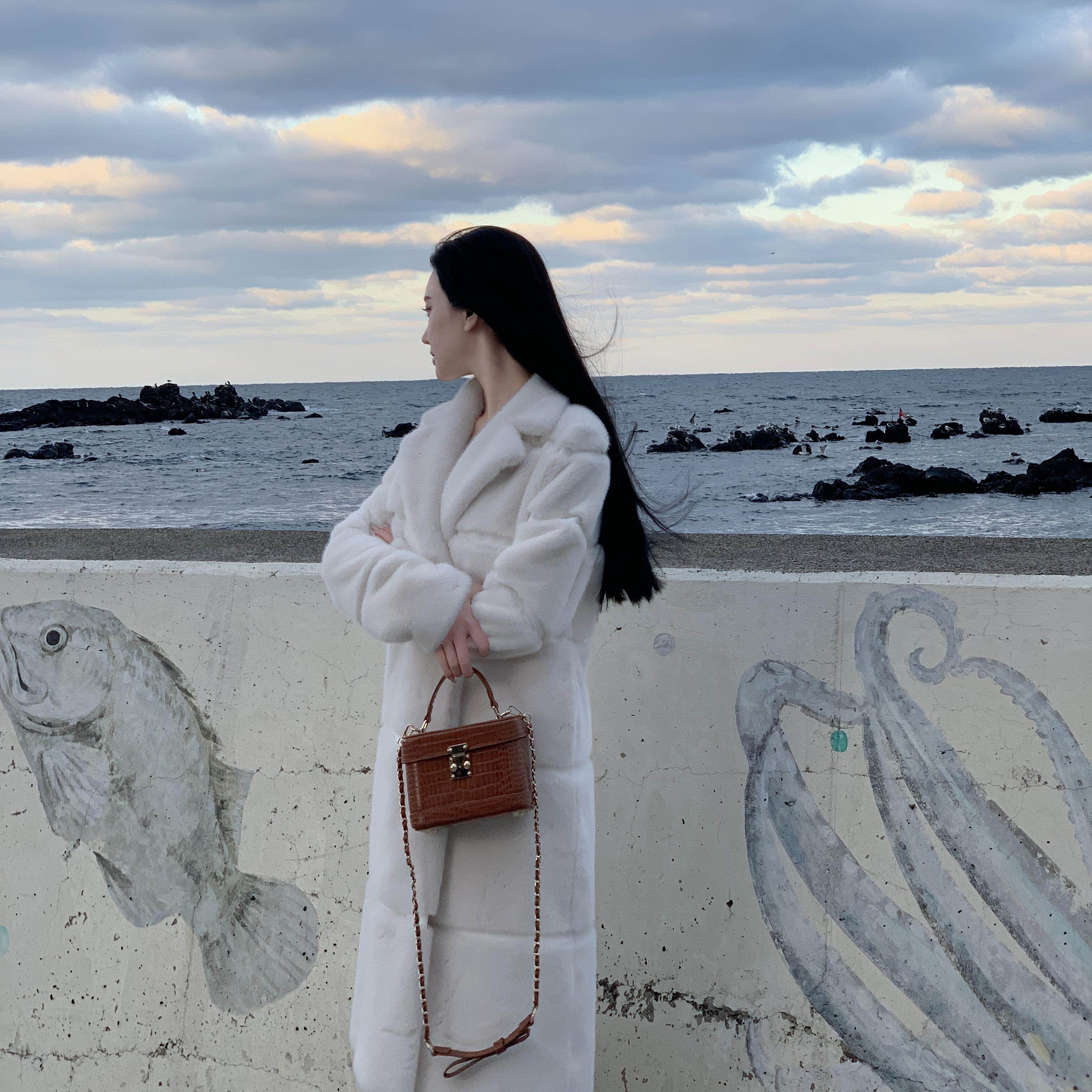 孙智惠zs「静奢腔调」 冬季显瘦遮肉西服领横纹拼皮仿貂毛皮草,女装/女士精品,皮草,淘宝优惠券,粉丝福利购,淘宝优惠卷