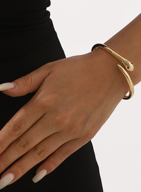 跨境欧美时尚气质蛇形设计光面高端手镯 潮流精致日常弹簧手环女