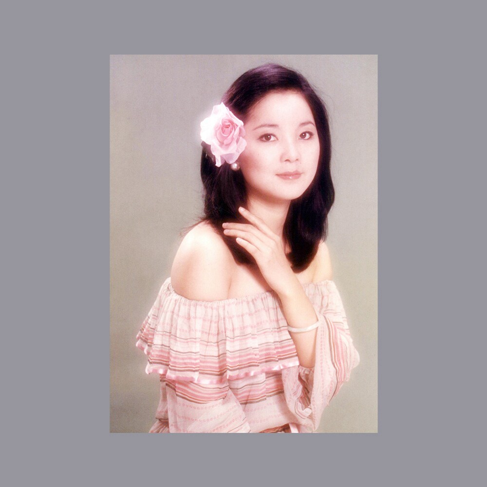 邓丽君香港美女明星海报装饰寝室道具墙壁贴纸画明信卡片装饰挂画