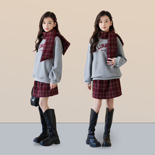 女大童宽松字母卫衣半身裙加绒套装2025秋冬新款潮范带围巾三件套