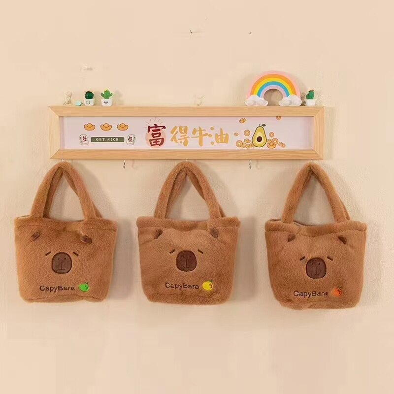 卡皮巴拉斜挎包方包水豚毛绒小方包玩偶公仔周边女款式2024新款