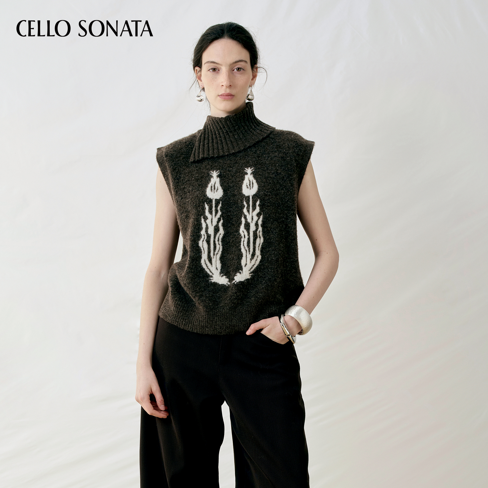 【新款】Cello Sonata 25秋 不规则翻领花朵无袖针织上衣羊毛毛衣